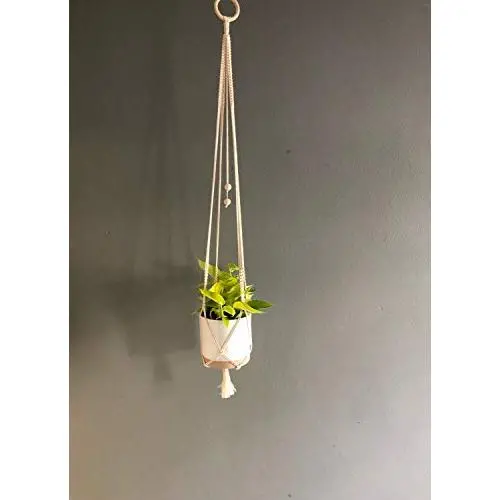 Vintage style macrame plant hanger, vintage pattern plant hanger with wood beads Vintage style macrame plant hanger, vintage pattern plant hanger with wood beads