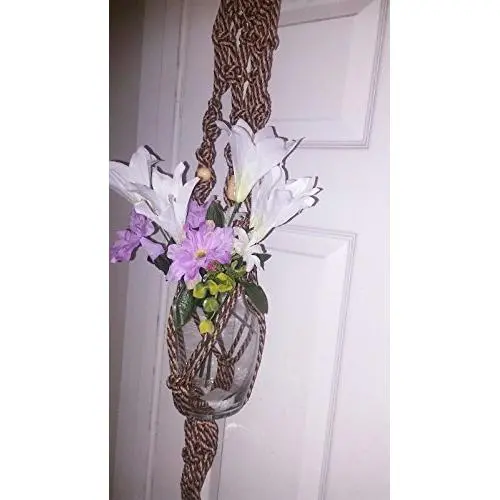 Cream/brown plant hanger Cream/brown plant hanger