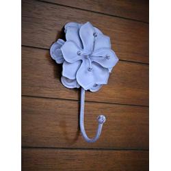 Flower Wall Hook/Cottage Metal Hanger/Bathroom Towel Hook/French Lilac or Pick Color/Coat Hanger/Keys, Necklaces, Headbands Holder