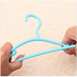 Liplasting 10Pcs/Lot Portable Clothes Hanger Kids Children Toddler Baby Clothes Coat Plastic Hangers Hook Household Random Color