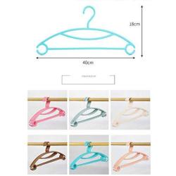 SAASNY Plastic Hangers Standard Hangers,Pack of 30 Width 40 cm Green- Non Slip Clothes Hangers,Heavy Duty Coat Hangers,Ultra Thin Space Saving,for Drying and Storage