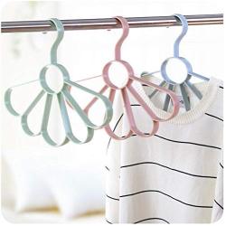 5pcs Random Color Nordic Clothes Hangers Multifunction Baby Hanger Scarf Hangers Frame Petal Tie Belt Storage Organizer Rack