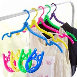 shlutesoy Travel Collapsible Portable Hangers Magic Plastic Anti-Skid Clothes Holder - Random Color