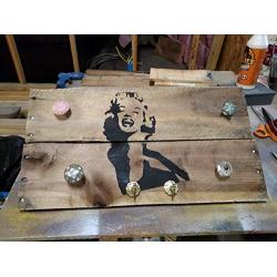 Pallet Art Marilyn Monroe jewelry hanger