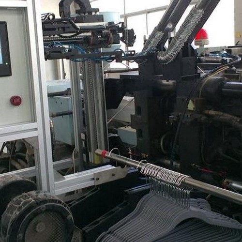 Hanger/Hook Join Machine Hanger/Hook Join Machine